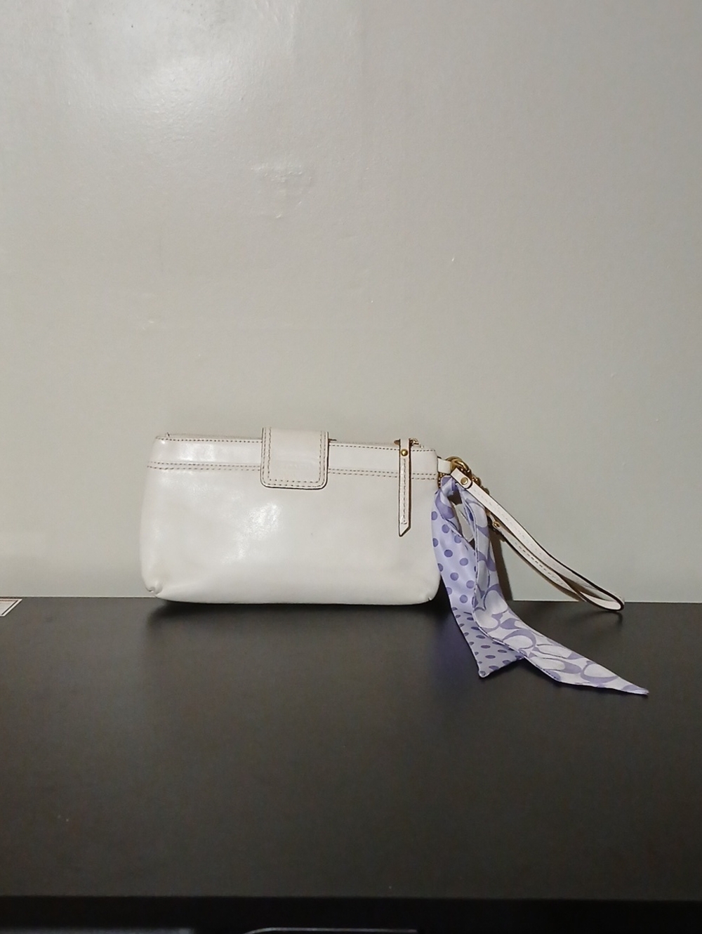 Coach Hampton White Leather Wristlet with Lilac Scarf and Gold Turnlock - Picture 2 of 5